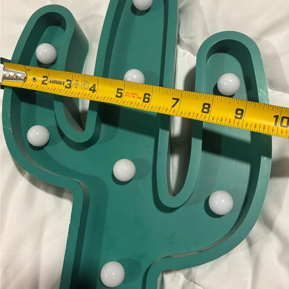 Green 16 inch Cactus LED Wall Light